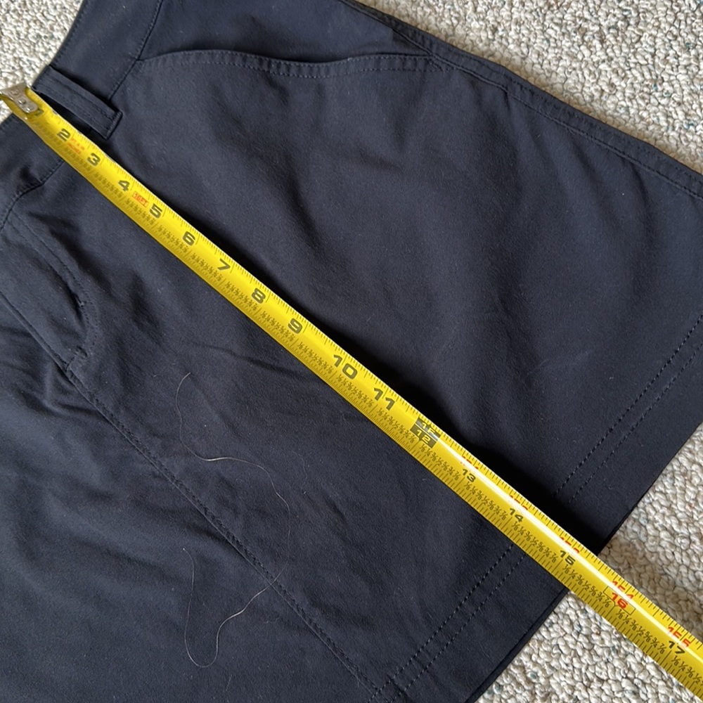Columbia Size 8 Omni-shield skirt w/ mesh pockets. Great for over bathing suit. - Picture 5 of 9